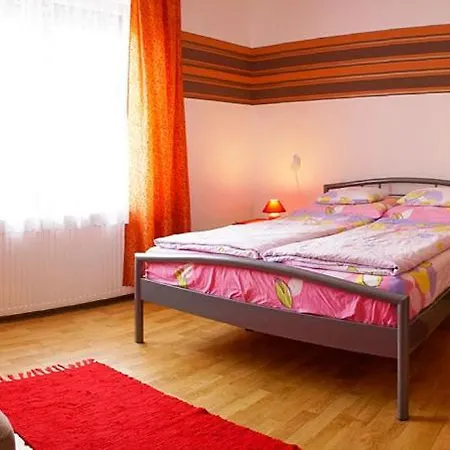 Apartament Eszterhaz Apartman